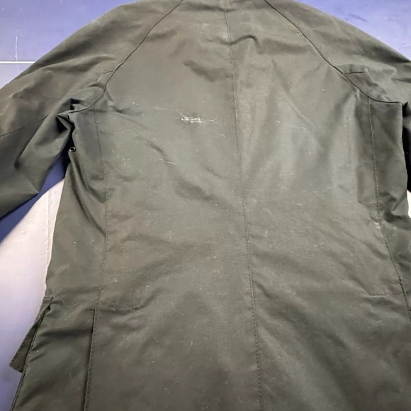 Barbour Beadnell Waxed Jacket - Picture 11 of 12
